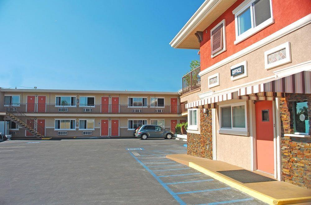 Friendly Hills Inn Whittier Luaran gambar